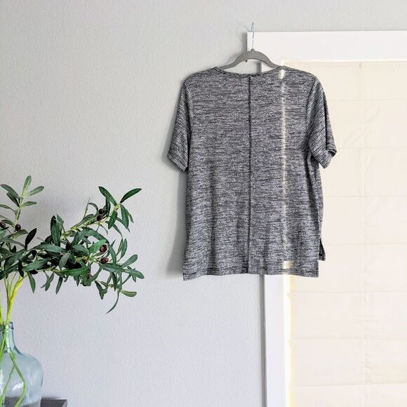 ⭐Gray Striped Banana Republic Short sleeve shirt Small ⭐ - Picture 2 of 9